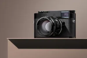 ライカM11に艶やかなブラックペイントモデルが登場！上質な真鍮ボディが経年変化で味わい深く