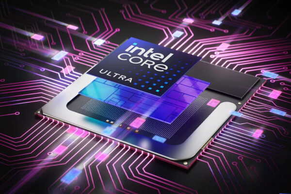 Intel Core Ultraプロセッサーのクローズアップ画像。複雑な内部構造と、ピンク色に光る回路基板が特徴で、Intel Lunar Lakeチップの高性能とAI処理能力を象徴している。