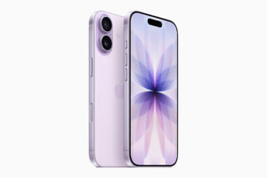ラベンダー色のiPhone 17の正面と側面。新しく搭載された120Hz ProMotionディスプレイが明るく表示されている。